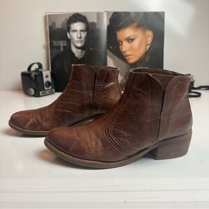 Fury Leather Ankle Boots | Women’s 7.5 Brown Chelsea Booties